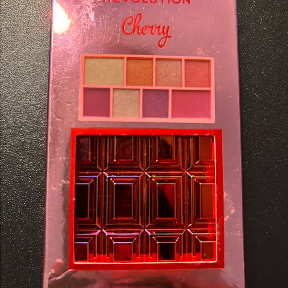 2 Makeup Revolution Palettes - Picture 7 of 8
